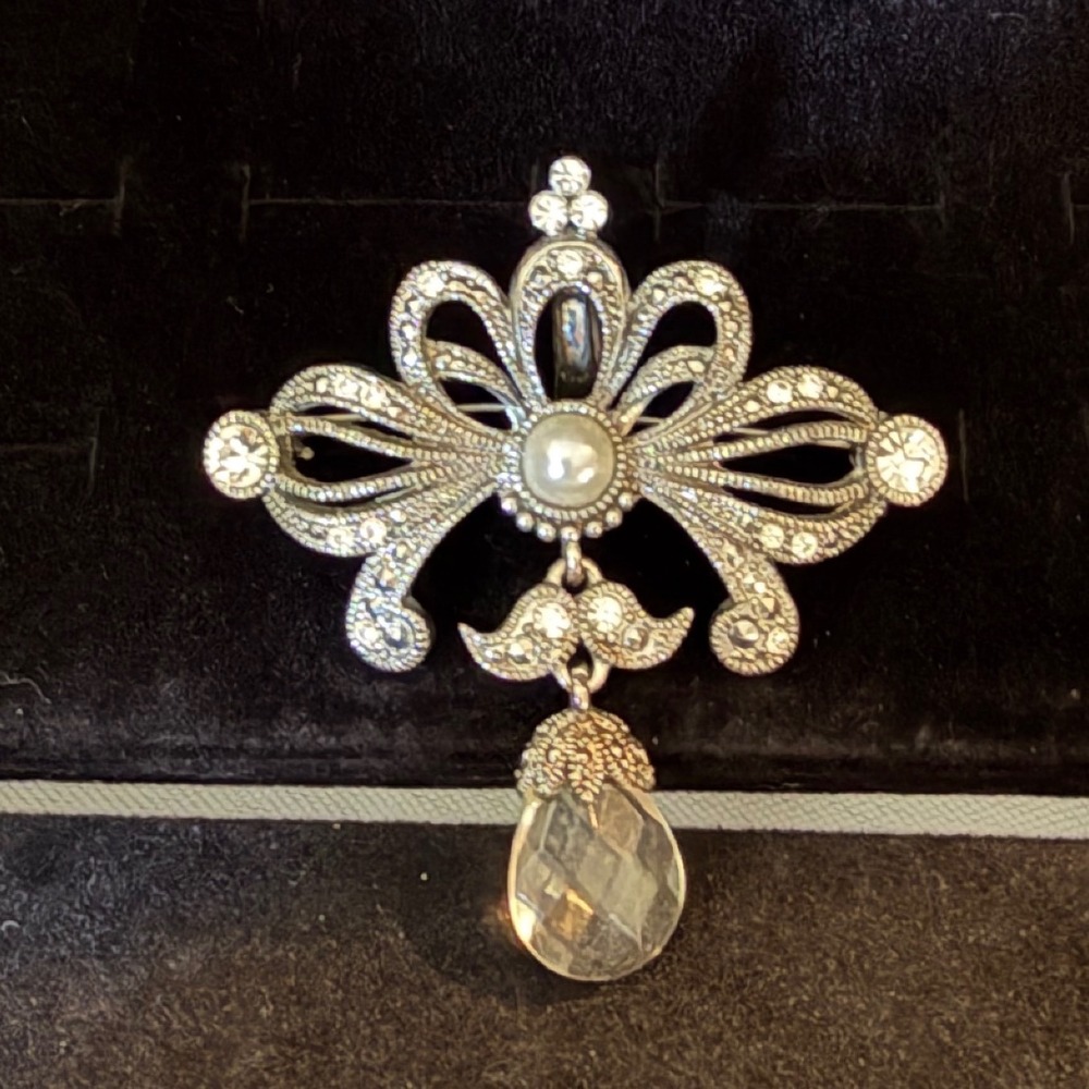 Vintage Style Silver Tone Rhinestone Faux Pearl Teardrop Dangle Brooch Pendant